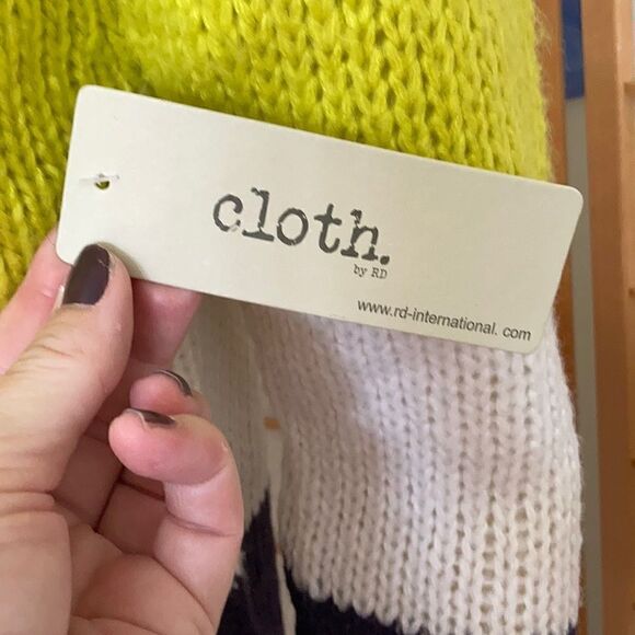 Cloth by RD International Color Block Crew Neck - Picture 6 of 10